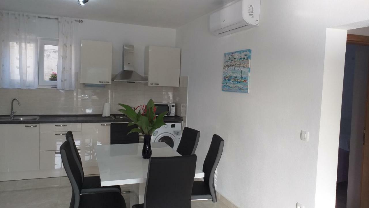 Apartment Zaklopatica Lastovo المظهر الخارجي الصورة
