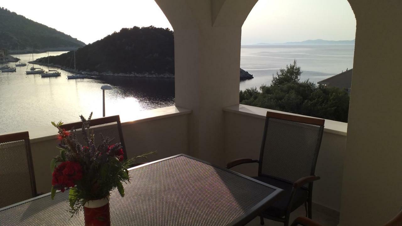 Apartment Zaklopatica Lastovo المظهر الخارجي الصورة